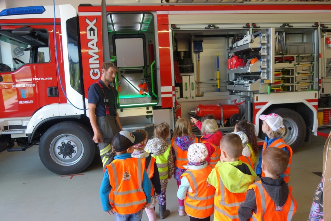 Kindergarten zu Besuch im Feuerwehrhaus