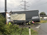 t2 Lkw droht abzurutschen